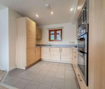 Abbey End, Kenilworth, CV8 - Photo 3