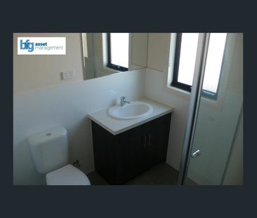 Modern & Low-Maintenance 2-Bedroom Townhouse in Prime Location - Photo 6