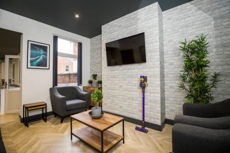 To Rent Gladstone Road, **Available From August 2025 - 6 Bedrooms**, Chester - Photo 3