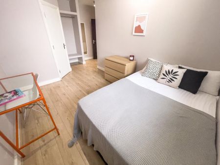 4 bedroom flat to rent - Photo 5