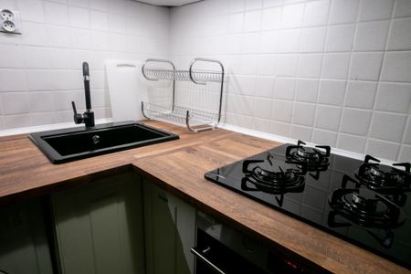 Urocza kawalerka w Pruszkowie + schowek 24 m² - Фото 5