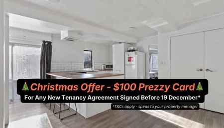 Tidy, central, three bedroom apartment - Photo 4