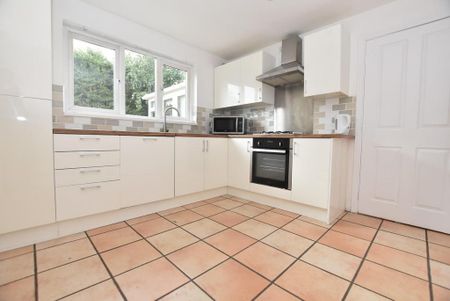 4 bedroom detached house to rent - Photo 4