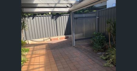 Lovely Street Front Family Home a stones throw from the Swan River - Photo 4