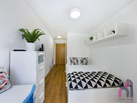 6 bedroom flat to rent - Photo 4