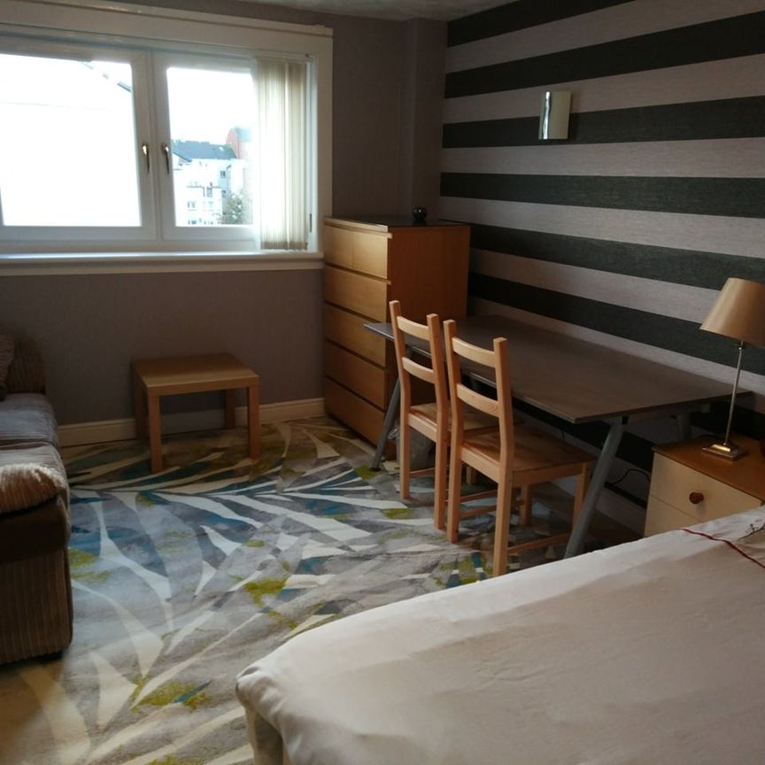 Room in a Shared Flat, Hailesland Grove, EH14 - Photo 1