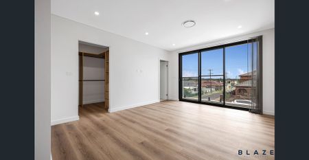 WELCOME TO LUXURY LIVING! - Photo 2