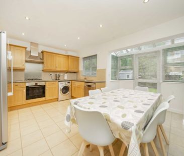 De Havilland Road, HA8, London - Photo 1