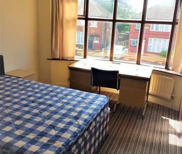 4 bedroom semi-detached house to rent - Photo 5