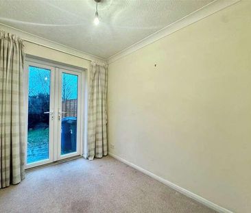 Barncroft, Farnham, Surrey, GU9 - Photo 2