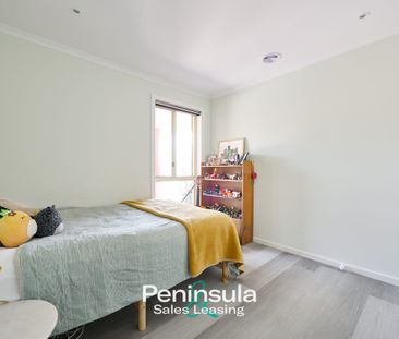 Gated, Private & Perfectly Positioned – Spacious Single-Level Livin... - Photo 4