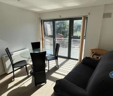 2 bedroom flat to rent - Photo 2