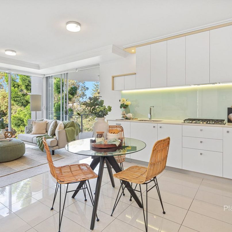 Modern Executive Apartment with Leafy Views in a Prime Inner-City Location! - Photo 1