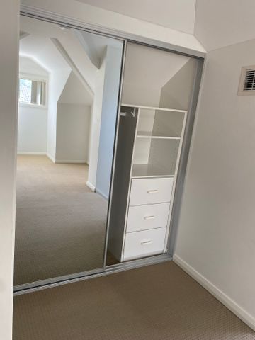 Telopea - Photo 2