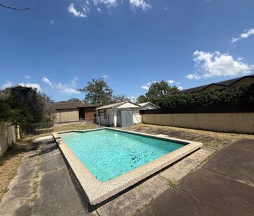 Perfect Family Home with Sparkling Pool - Photo 3