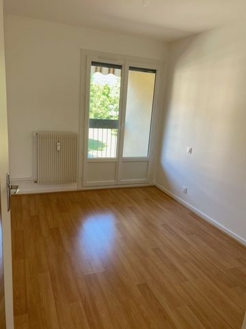 Location Appartement 4 pièces 75m² LA MOTTE SERVOLEX 73290 - Photo 3