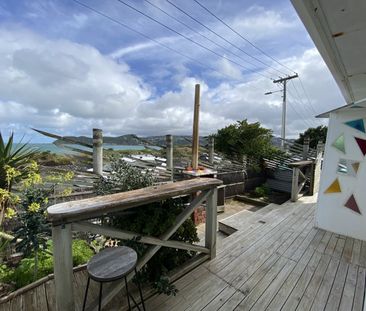Beach front living in Moa Point - Photo 5