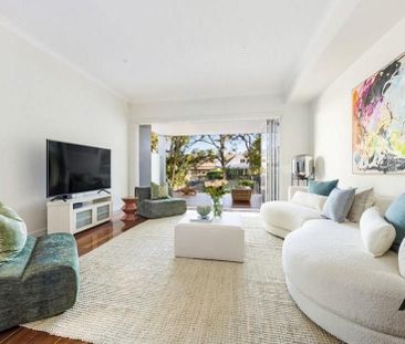 Stunning 4-Bedroom Family Home with Pool – Walk to Coogee Beach - Photo 3