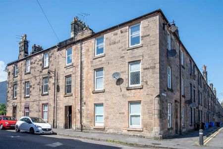 3 bedroom flat to rent - Photo 3