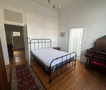 Central Furnished Living. - Photo 3