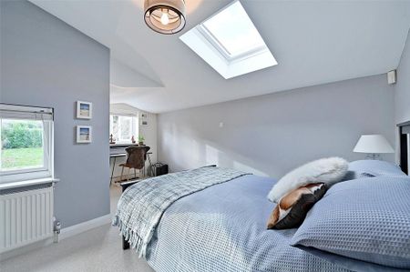 4 bedroom semi-detached house to rent - Photo 4