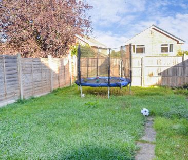 3 bedroom semi-detached house to rent - Photo 1