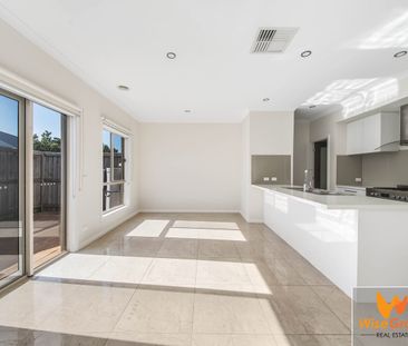 FAMILY HOME IN A POPULAR SUBURB - Photo 4