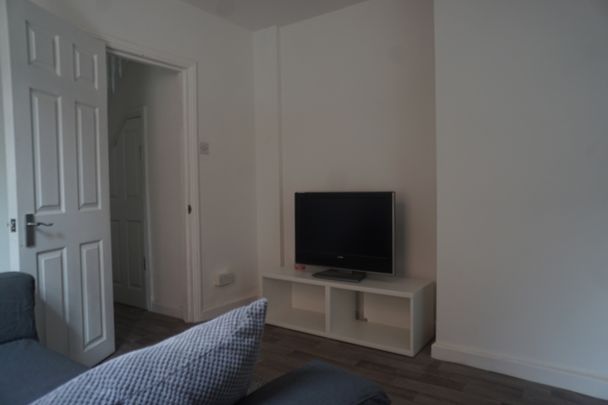 Room in a Shared House, Burlington Road, SO15 - Photo 1