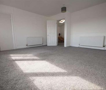 West Vale, Neston, CH64 - Photo 1