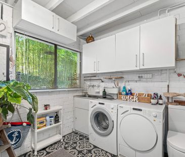 feel on top of the world - Photo 3