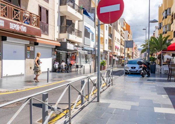 ALQUILER TEMPORAL EN LOS CRISTIANOS. DISPONIBLE ÚNICAMENTE LOS MESES DE MARZO A SEPTIEMBRE – 0067-03995