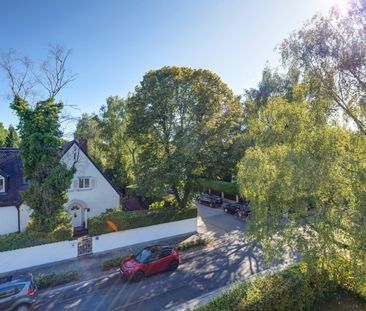 Sonnige Dachterrassenwohnung, hochwertig möbliert - Photo 1