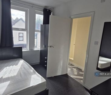 1 bedroom in a house share to rent - Photo 6