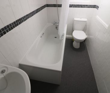 2 bedroom semi-detached house to rent - Photo 4