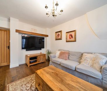 4 bedroom semi-detached house to rent - Photo 3