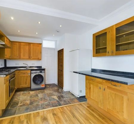 Room in a Shared Flat, Penwith Road, SW18 - Photo 5