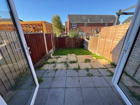 2 bedroom terraced house to rent - Photo 3