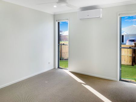 Modern 3 Bedroom Duplex with Private Yard - Photo 3