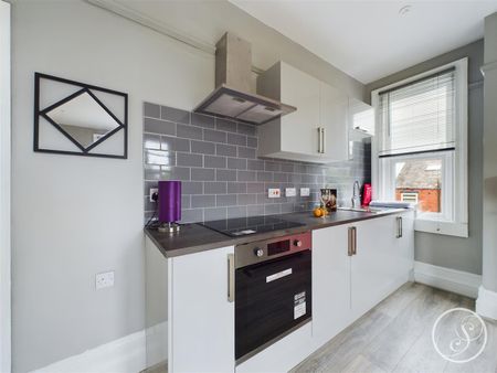 Hollyshaw Lane, Whitkirk, Leeds - Photo 5