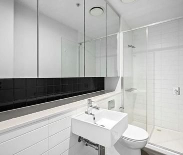Stylish 2 bedroom in First Class Location & great building amenities - Photo 5