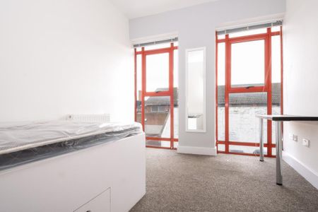 1 bedroom in a house share to rent - Photo 3