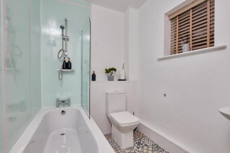 2 bedroom maisonette to rent - Photo 2