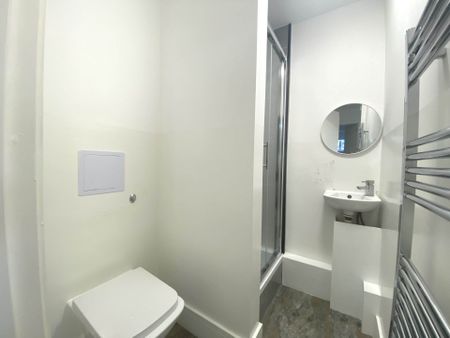 Price £1,750 pcm - Available Now - Part Furnished - Photo 4