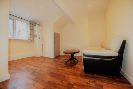 1 bedroom Flat in Flat 4, Leeds - Photo 3