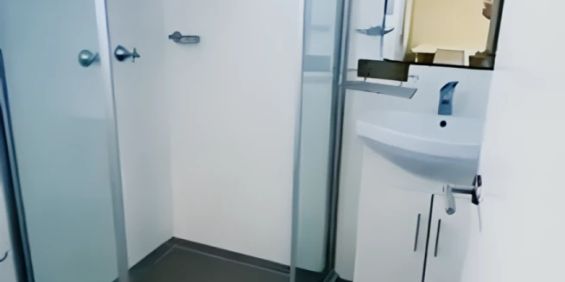 4 bed 2 bath - Photo 3