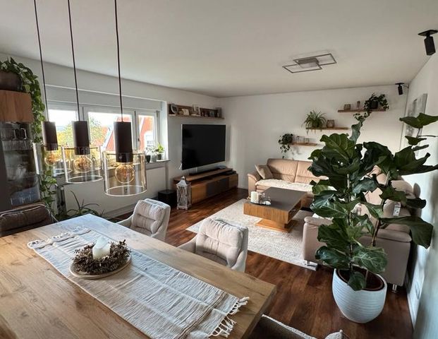 Helle 3-Zimmer-Wohnung mit Balkon und Garage in Rottendorf - Foto 1