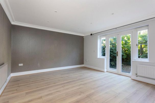 4 bedroom end of terrace house to rent - Photo 1