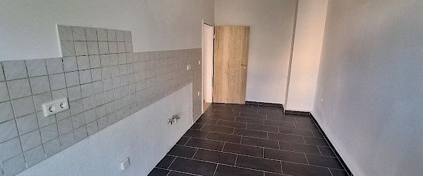 Neu renovierte 4-Zimmer-Wohnung mit Balkon am Stadtrand von Plauen! - Photo 1