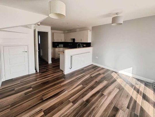 Lon Y Rheilffordd, Barry, CF62 - Photo 1