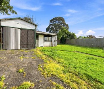 Three-Bedroom Home with Fresh Flooring and Spacious Backyard - Photo 6